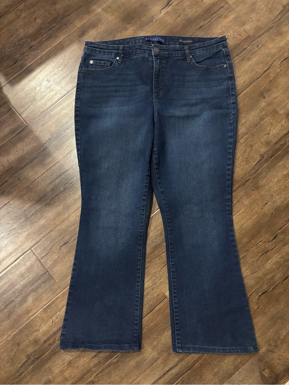 Bandolino Mandie Bootcut Jeans 16W x 27” short inseam Dark Wash